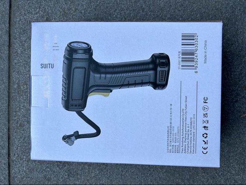 Портативный автомобильный воздушный насос с беспроводной зарядкой, интеллектуальным цифровым дисплеем и портативным дизайном — идеально подходит для домашнего использования и использования в дороге.