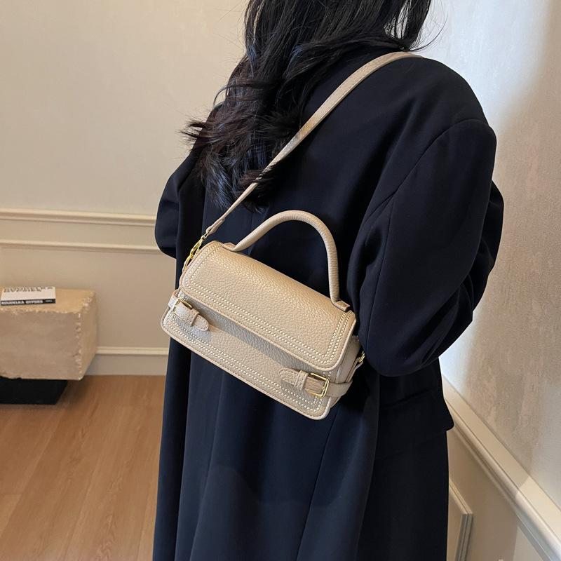 Ретро маленькая сумка женская осень и зима универсальная 2025 новая мода сумка через плечо мессенджер женская простая портативная маленькая квадратная сумка