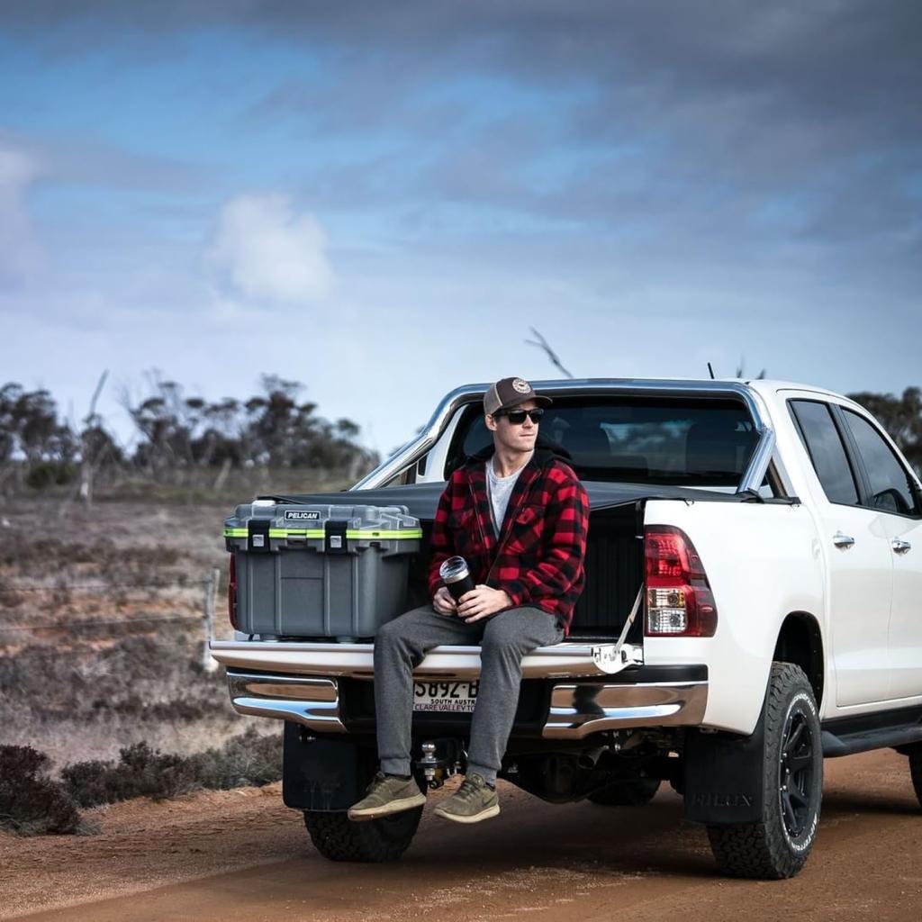 Pelican 30QT Elite Cooler Темно-серый x Зеленый 30Q-1-DKGRYEGRN