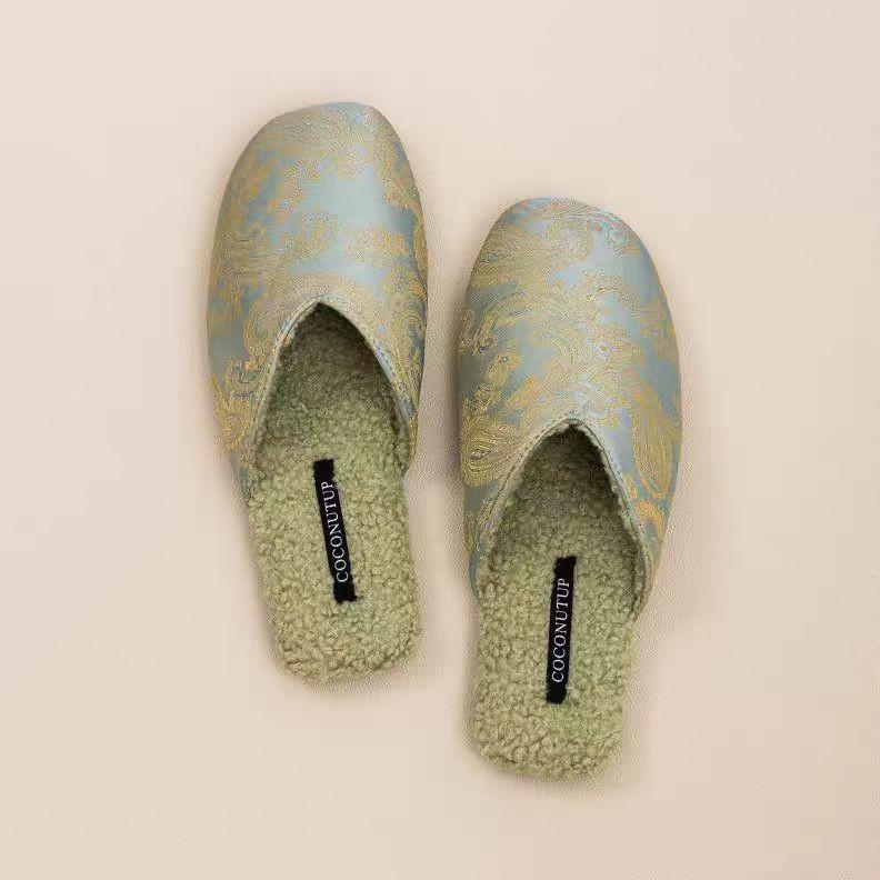 Модные туфли на плоской подошве женские тапочки с принтом из меха модные мюли обувь зимние новые шлепанцы 2025 тренд новые сандалии с открытой пяткой Mujer Zapatos