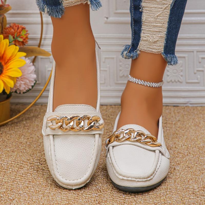 Spring and Autumn New Doudou Shoes Women's Round Head Large Size Flat Bottom Metal Chain Wear Mom Shoes