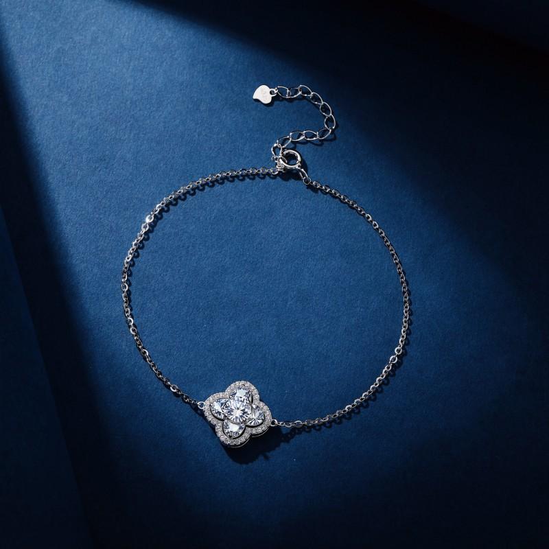 Four Leaf Clover Moissanite Necklace Dainty Clavicle Chain Elegant Jewelry Women Men