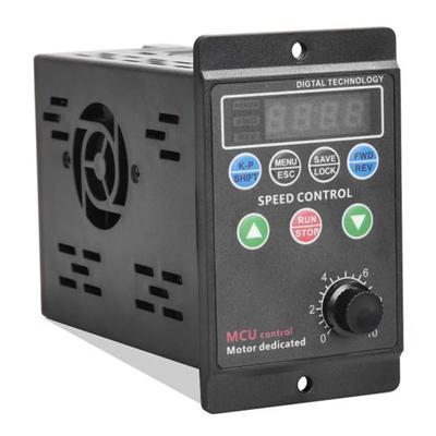 Однофазный входной трехфазный выходной преобразователь частоты привода двигателя с четырехзначным цифровым дисплеем 220 В 100 * 61 * 143 мм