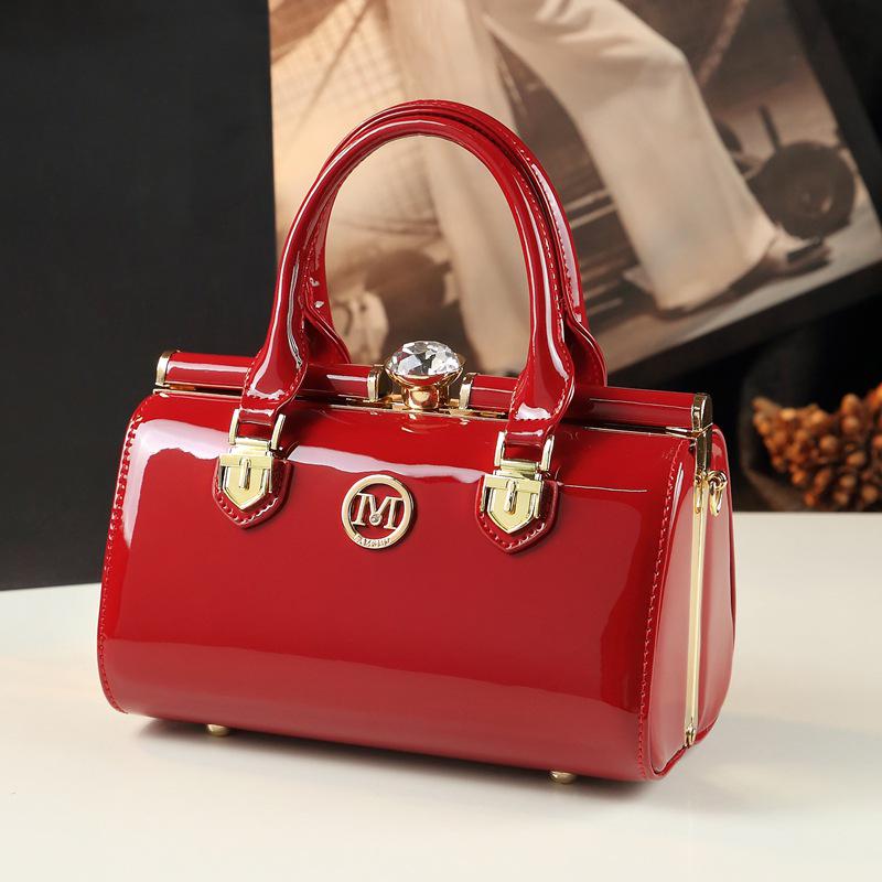 Женская сумка через плечо и руку со стразами 2024 года — стильная форма подушки из яркой кожи