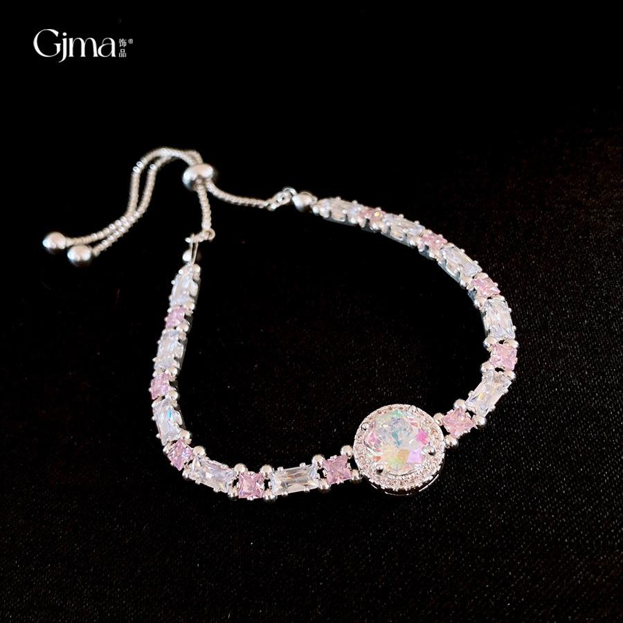 European and American style, ultra-sparkling cubic zirconia, adjustable bracelet, a luxurious and high-end accessory, perfect for everyday wear,