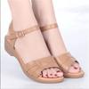 Летние женские сандалии Модные босоножки на танкетке с мягкой подошвой Удобные повседневные туфли для мам с открытым носком Женские сандалии на плоской подошве