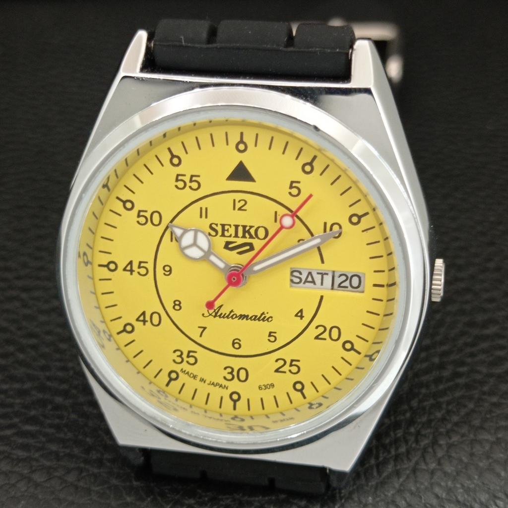ЯПОНСКИЕ ВИНТАЖНЫЕ ОТРЕМОНТИРОВАННЫЕ МУЖСКИЕ АВТОМАТИЧЕСКИЕ ЧАСЫ SEIKO 5 С ЖЕЛТЫМ ЦИФЕРБЛАТОМ a444776-1