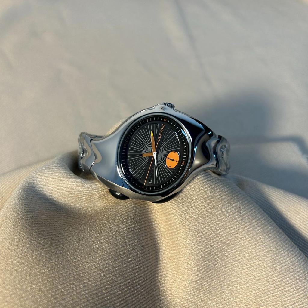 Часы в ретро-стиле Y2K Millennium Special-Shaped Twist To Retro Niche Watch Style Watch