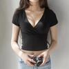 Женская футболка с глубоким V-образным вырезом и коротким рукавом, футболка с открытым пупком, облегающие однотонные топы, легкие эластичные укороченные топы