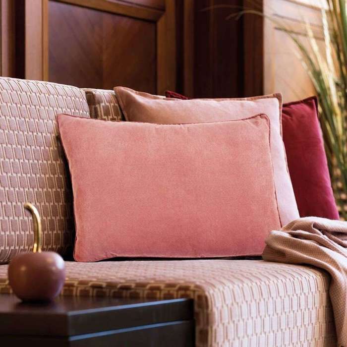 Coussin en suédine terra cotta 60x40