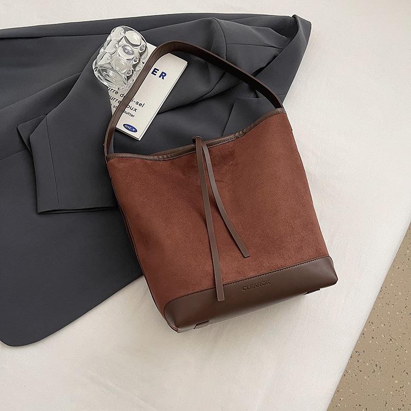 Новая модная сумка-тоут, сумка-ведро, повседневная, осень-зима 2025,通勤ная на плечо, большой вместимости, замшевая сумка женская