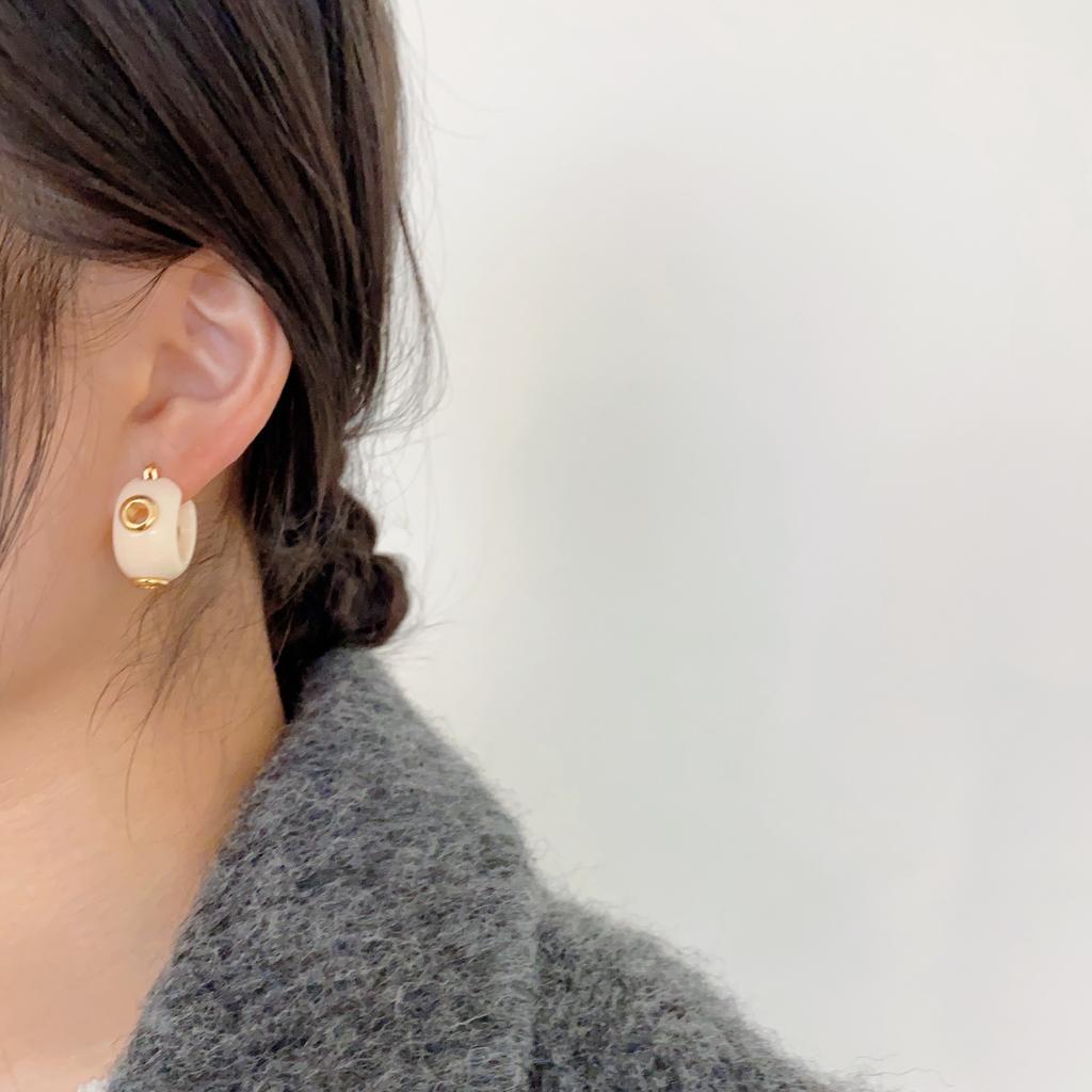 Блогер в стиле ретро с тем же стилем, модные серьги из смолы и металла, серьги, трендовая французская элегантность