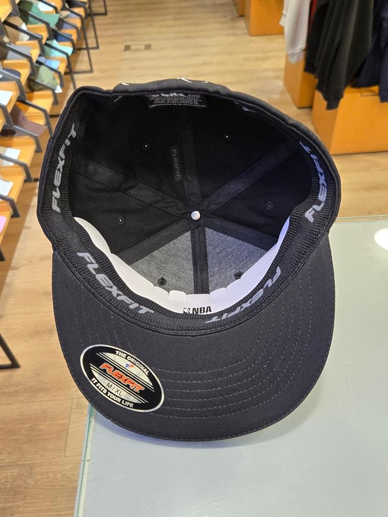 NBA Унисекс CHI Authentic Flexfit Snapback N255AP613P (19)