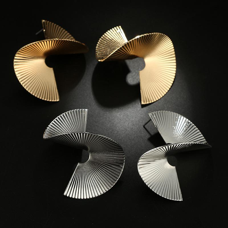 Новые нерегулярные геометрические спиральные серьги для женщин, преувеличенные металлические серьги-гвоздики в стиле панк, модные ювелирные изделия, эффектные серьги