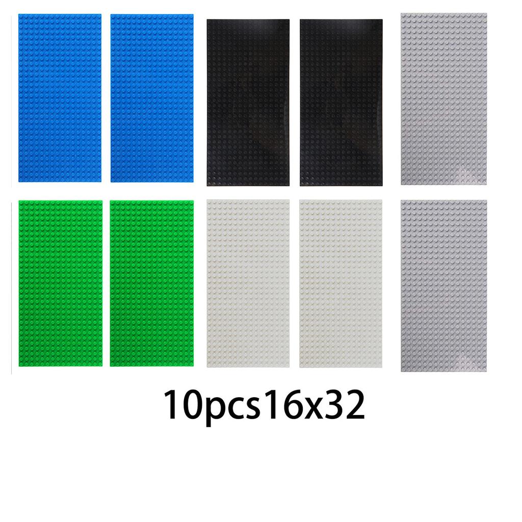 Идеально подходят для игры и демонстрации построек из строительных блоков, эти 10 деталей с 16x32 отверстиями идеально подходят для травяных поверхностей.