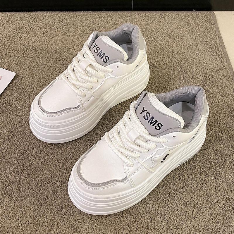 Европейские 2024 осень новые маленькие белые туфли женские платформа модные универсальные маффины повседневные увеличивающие рост круглый носок одинарные туфли кеды