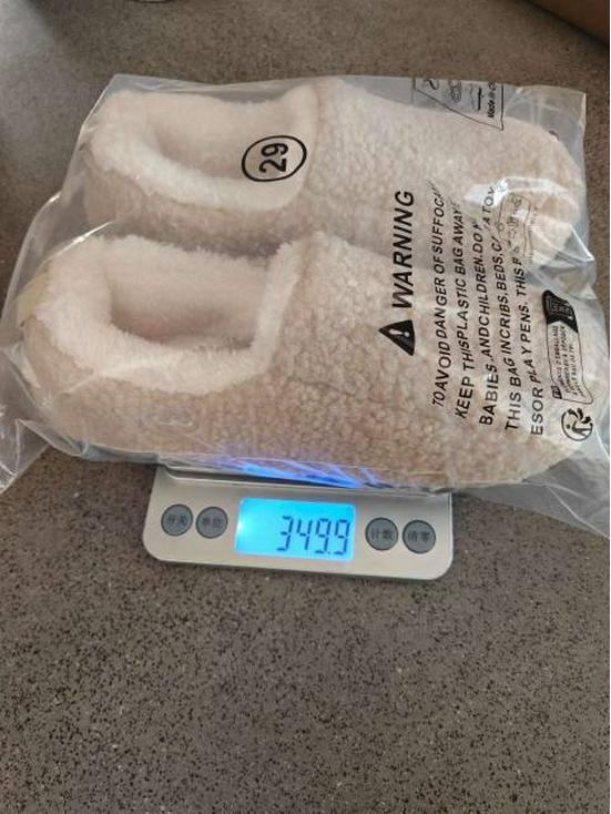 Теплые бархатные нескользящие зимние хлопковые тапочки на толстой подошве