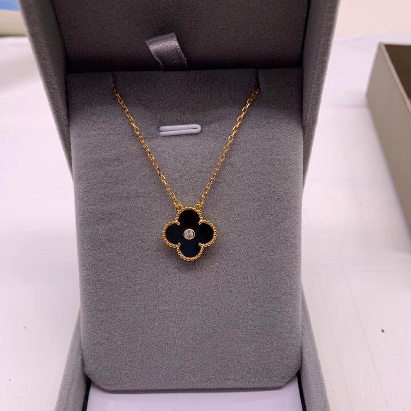 Легкое роскошное ожерелье с подвеской в виде четырехлистного клевера, рябчика, красного агата и малахита на золотой цепочке