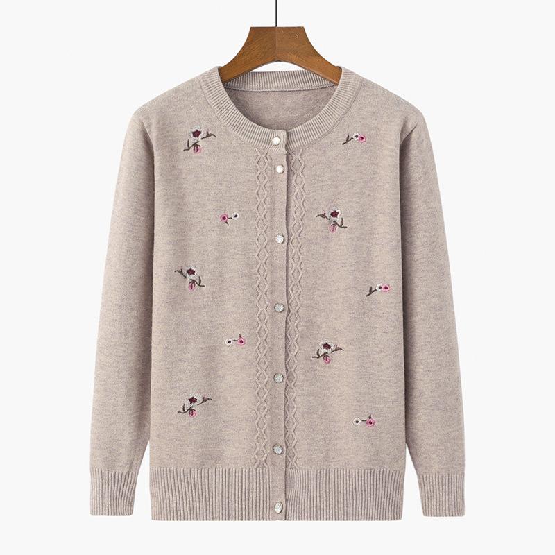 Осенние свитера Зимняя вязаная одежда Женская принтованная одежда для мам среднего возраста Вышитые топы с длинным рукавом Свитер на пуговицах