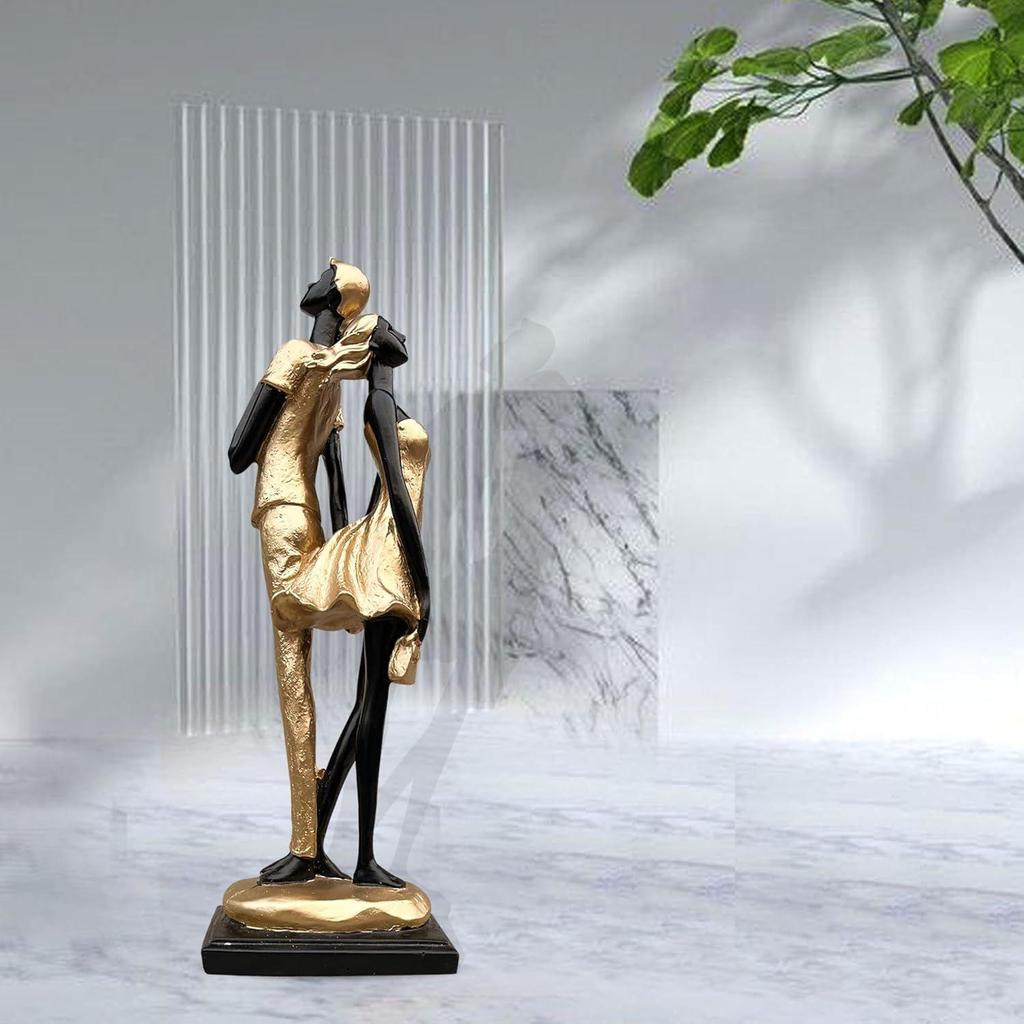 Стильная золотисто-черная статуэтка романтической пары из смолы для домашнего декора (Упаковка из 1 шт., черный и золотистый)