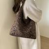 Premium Sense Large Capacity Tote Bag Women's 2025 Winter New Simple Underarm Bag Retro Leopard Print Shoulder Bag