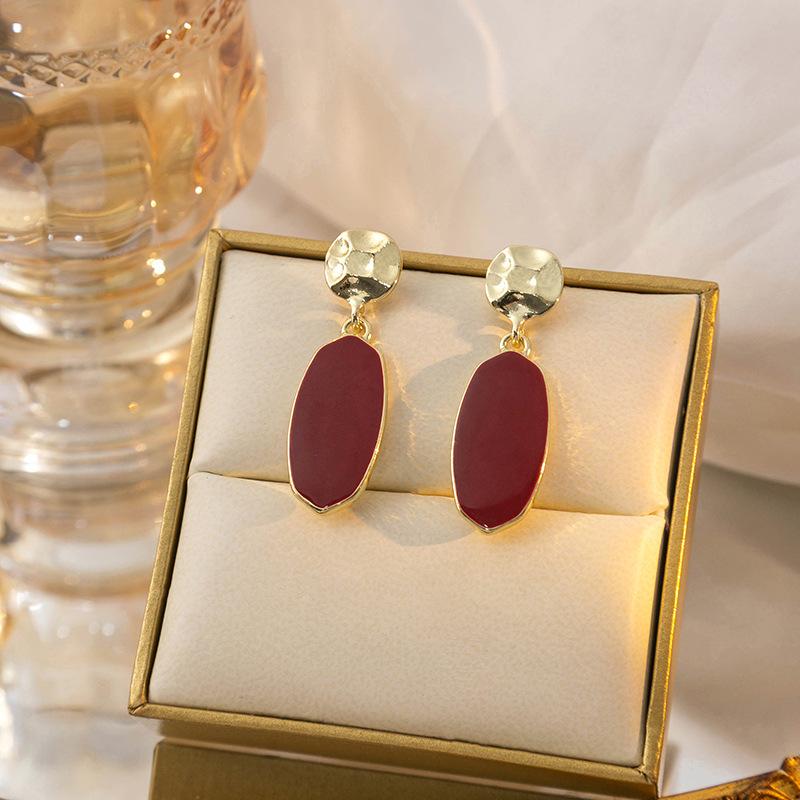 Серебряные серьги-игл с бриллиантами цвета красного вина в форме цветка - французский ретро-стиль с простыми пряжками