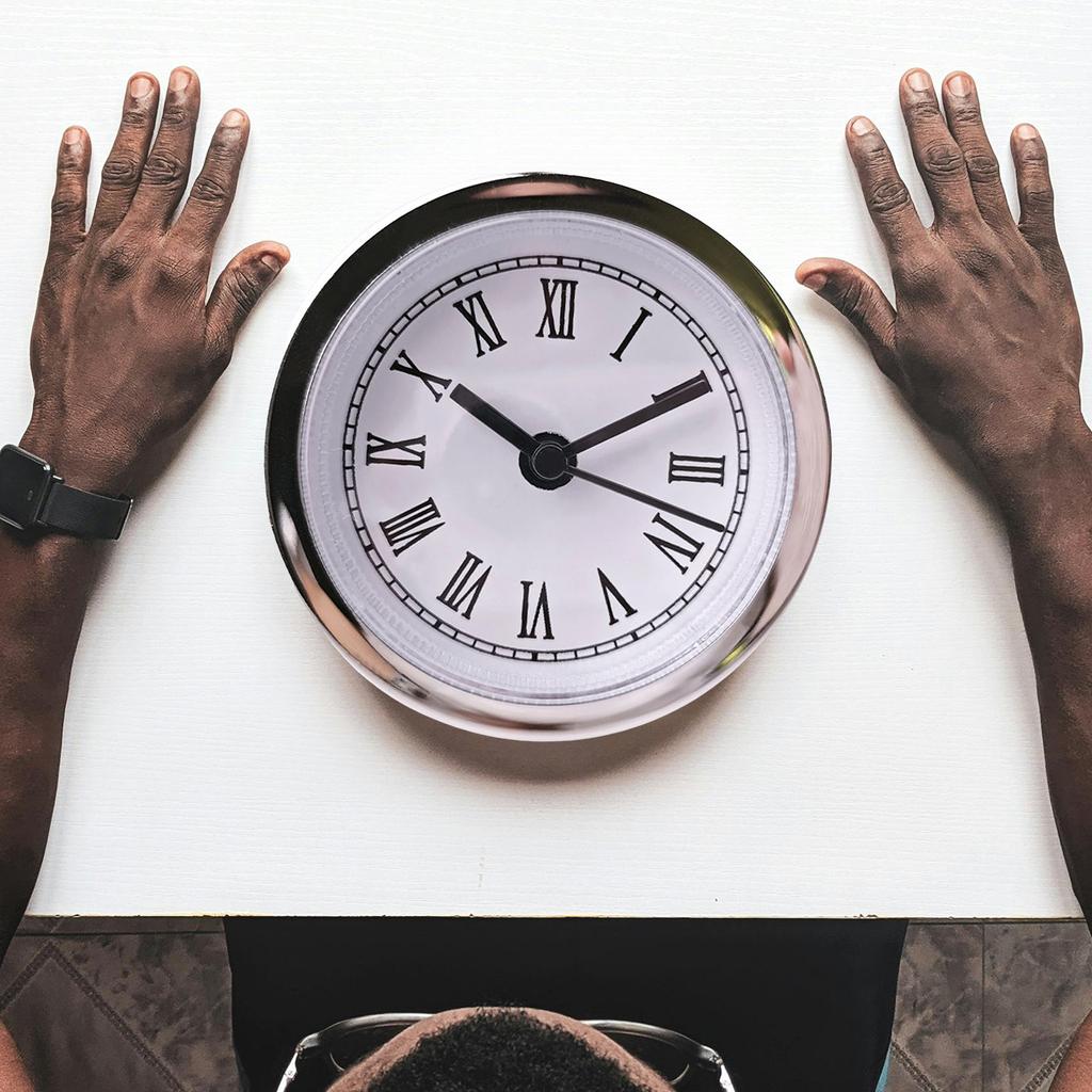 Маленький кварцевый механизм часов Вставка 60 мм Круглые римские цифры Серебряная отделка Вставка для настенных часов Замена