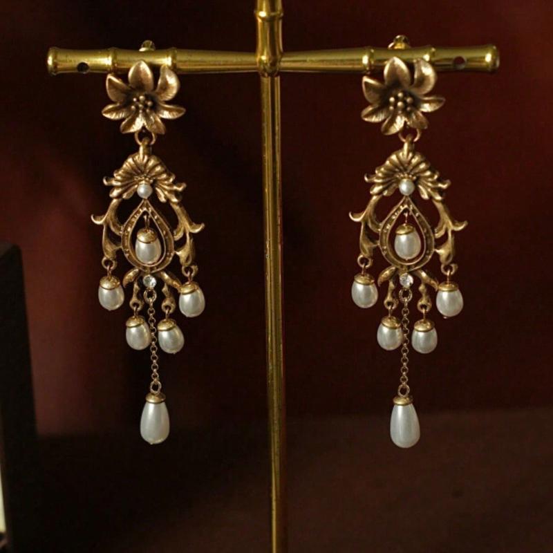 2 штуки Винтажные серьги-капли с цветами, полые, в придворном стиле, с искусственным жемчугом, металлические, золотистого цвета, многоцветные, с кисточками для женщин