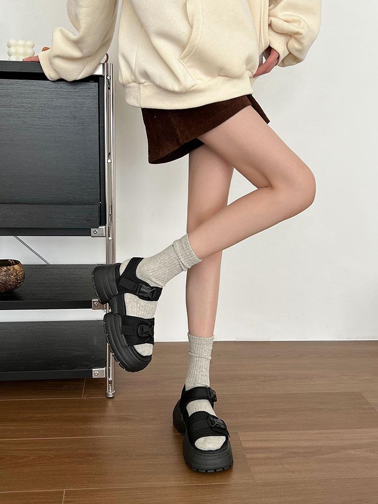 2024 Лето Новые женские сандалии Верхняя одежда Модные повседневные римские тапочки с толстой подошвой на платформе Сандалии Женская обувь