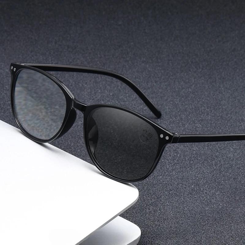 Retro Classic Pochromic Reading Glasses Women Men Ultra Light Round Frame Comfortable Anti-Blue Light Presbyopia Eyeglasses