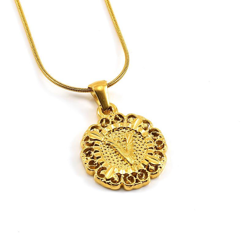 New fashion titanium steel letter pendant, clavicle chain, round embossed design necklace, personalized versatile men and women