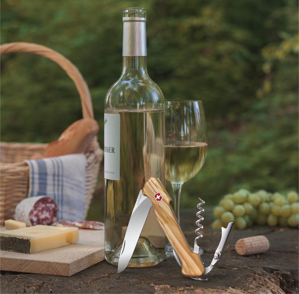 VICTORINOX Wine Master Olive Wood Sommelier Knife Wine Opener Corkscrew with Exclusive Leather Pouch Swiss Made with 6 Functions Multi-Tool []