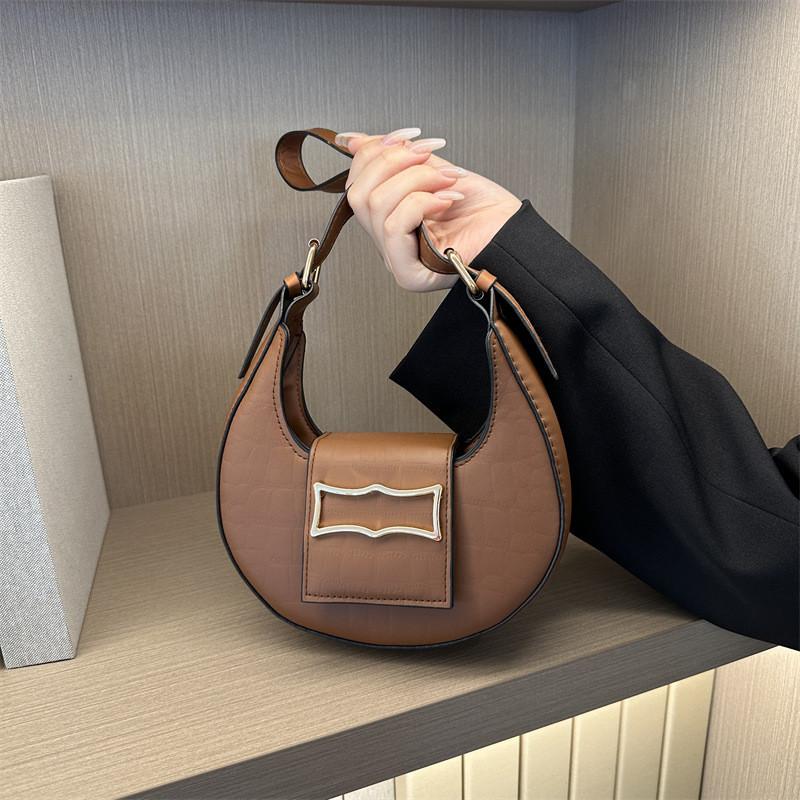 Versatile Fashion Pu Leather Crescent Bag With Zipper Ideal For Everyday Use