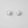 MERRYMOTIVE Double flower knit earring (Silver)