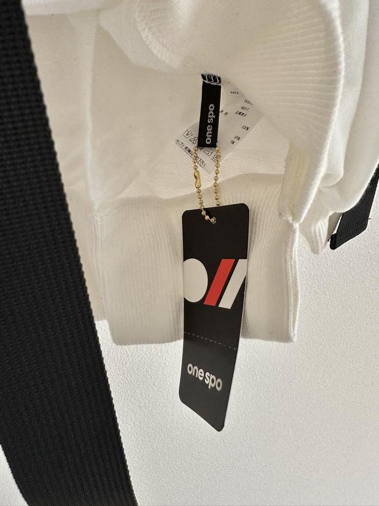 [Б/У] Толстовка с капюшоном на молнии Attack on Titan One Spot, которую носил Эрен, с бирками