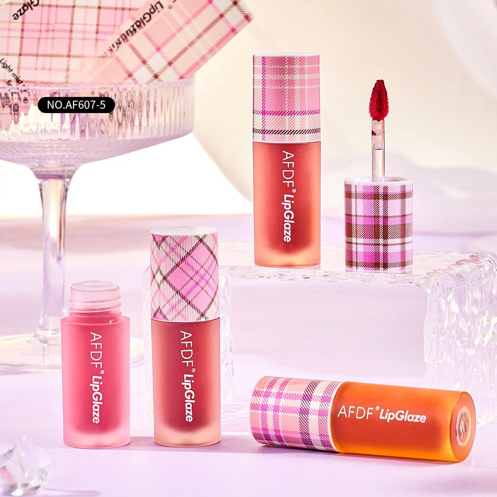 Light Mist Silky Lip Glaze Velvet Matte Non-stick Lip Glaze Matte Matte Whitening Lipstick Makeup