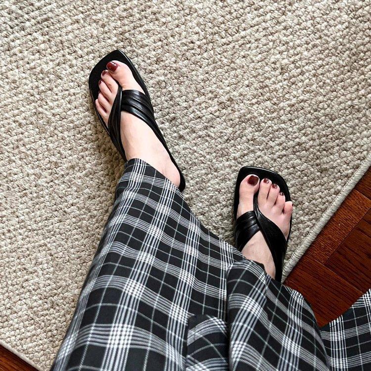 Soft Leather Version~ 2025 Summer New Toe Cool Slippers Women's Leisure Beach Vacation Flat-bottomed Open-toe Flip-flops