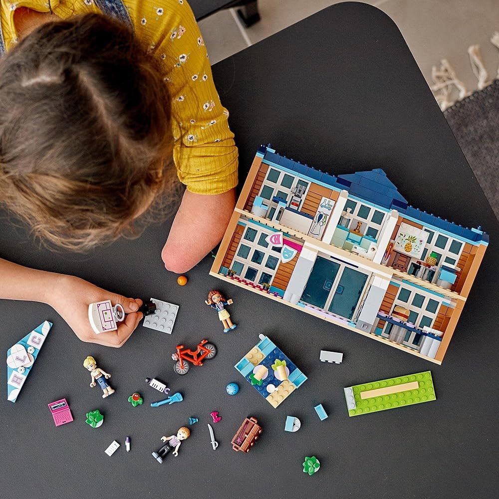 LEGO Школа Хартлейк Сити из серии «Друзья» Набор 41682 Конструктор для девочек от 6 лет