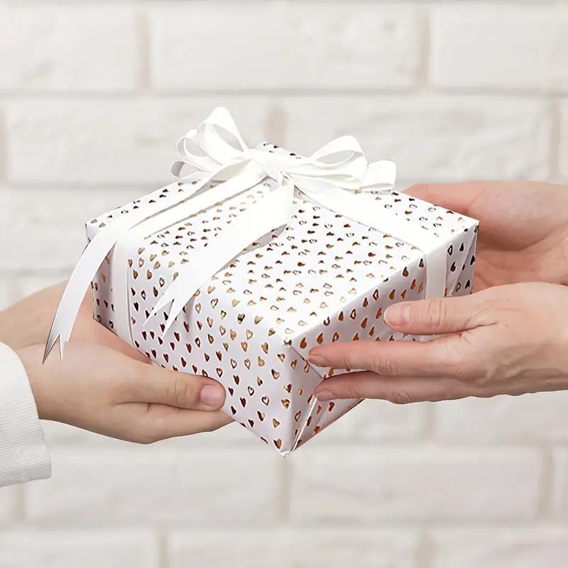 1 рулон, рулон подарочной упаковки с цветными сердечками: 300 см/118,1 дюйма, идеально подходит для вечеринок - Декоративная бумага