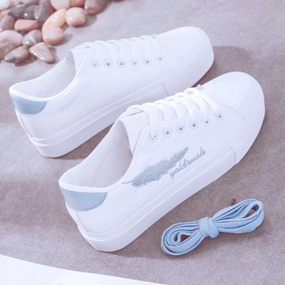 Новые маленькие белые туфли. Женские весенние и осенние новые женские туфли. Дикая корейская версия настольных туфель. Студенческие повседневные одинарные туфли. Шикарные белые туфли.