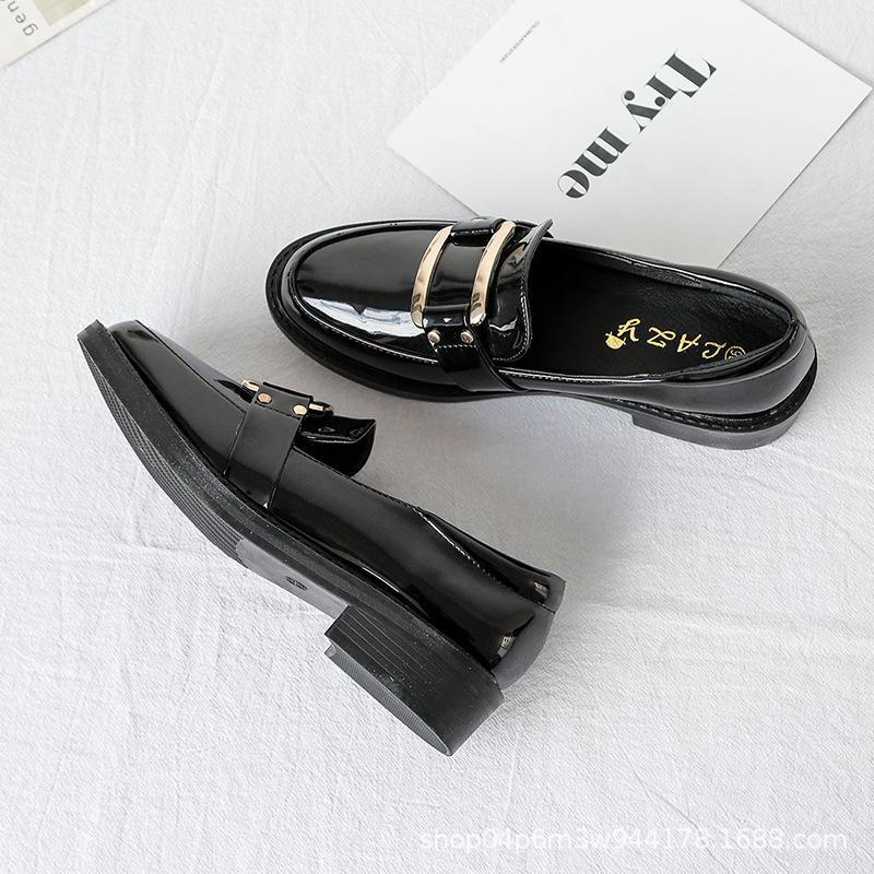 Женские лакированные туфли