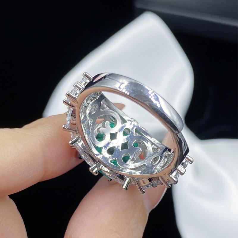 BELLA BOX Высококачественный комплект из длинных сережек с подвеской в форме сахарной башни и пустого сердца из светло-зеленого циркония для женщин