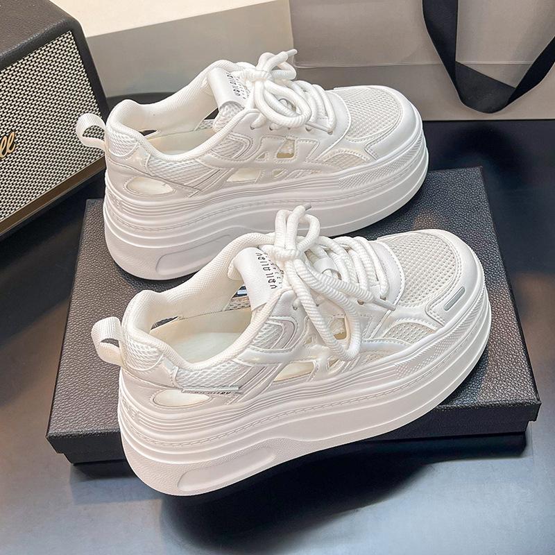 Немецкие тренировочные туфли на толстой подошве, увеличивающие рост, маленькие белые туфли, женские весенне-летние 2025, новые, полые, дышащие, повседневные спортивные папины кроссовки