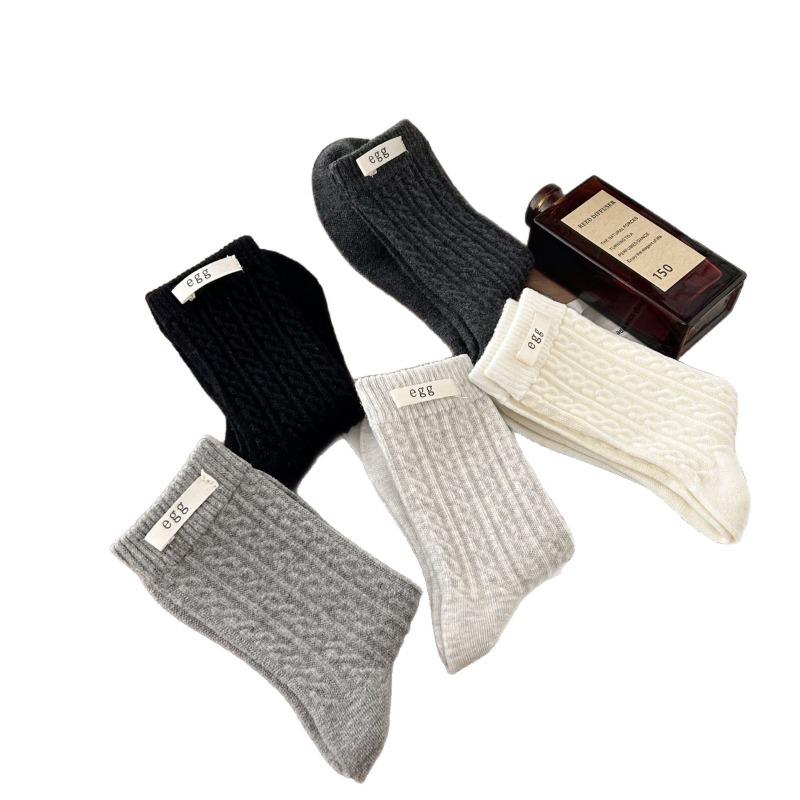 Solid Color Retro Twist Socks for Women In Autumn and Winter, Slightly Pressurized Breathable Mid-calf Socks, Simple and Versatile Pile Socks