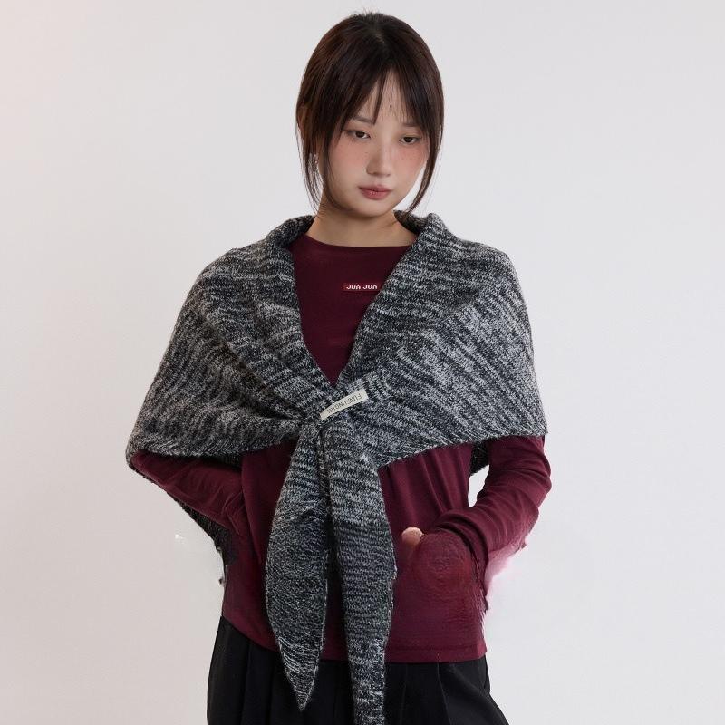 French Retro Fancy Perforated Triangle Scarf Shawl for Women In Winter Nordic Style Versatile Decorative Warm Neck Protector Outer Wear