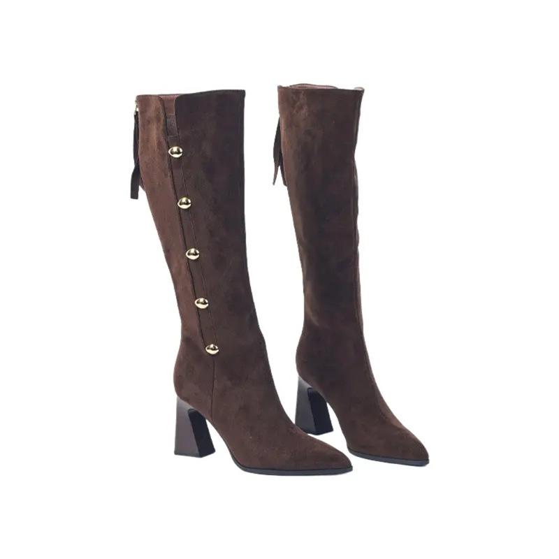 Дизайнерские высокие модные сапоги с металлической пряжкой, осень 2024, новые европейские и американские замшевые сапоги с острым толстым каблуком, тонкие сапоги, длинные сапоги