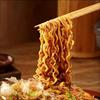 Samyang Рамен Булдак Якисоба Хот Чикен 100 г (Комплект из 4 чашек / 6 чашек) - Острые и пикантные K-лапша в японском стиле (Ограниченный выпуск)
