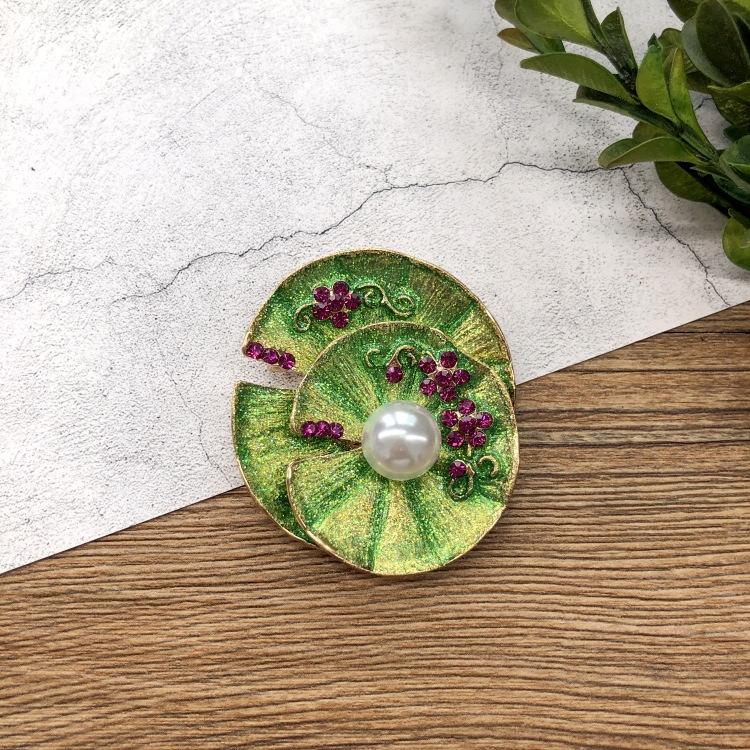 Forest Retro Fairy Tale Versatile Brooch Bee Pearl Temperament Brooch Pin Coat with Accessories