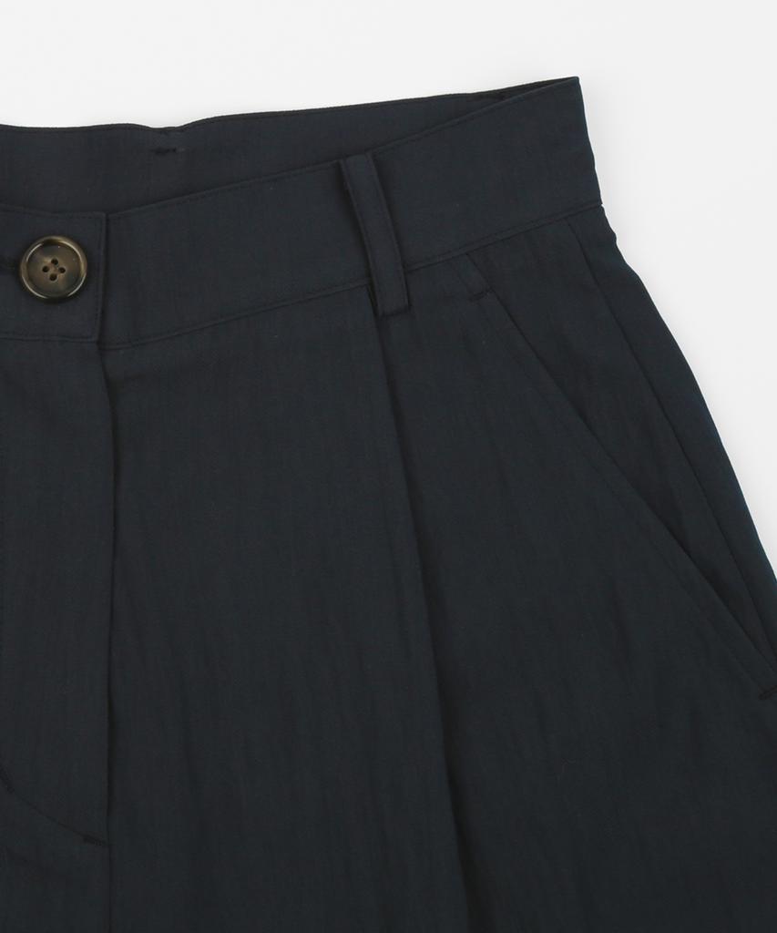 STEP AROUND Wide Pleated Texture Half Pants_Navy