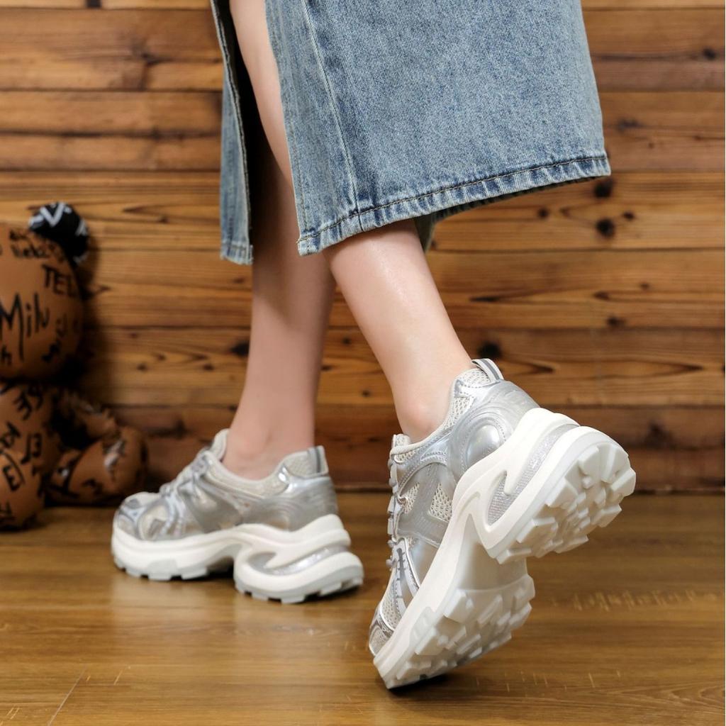 2025 летние тонкие серебристые кроссовки на толстой подошве, увеличивающие рост, женские сетчатые дышащие универсальные повседневные спортивные туфли ins